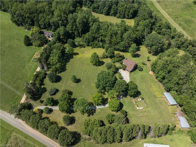 1901 Hennings Road, East Bend, NC 27018