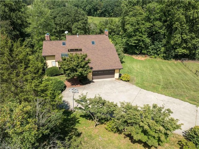 1901 Hennings Road, East Bend, NC 27018