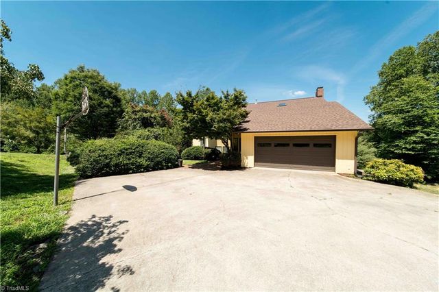 1901 Hennings Road, East Bend, NC 27018