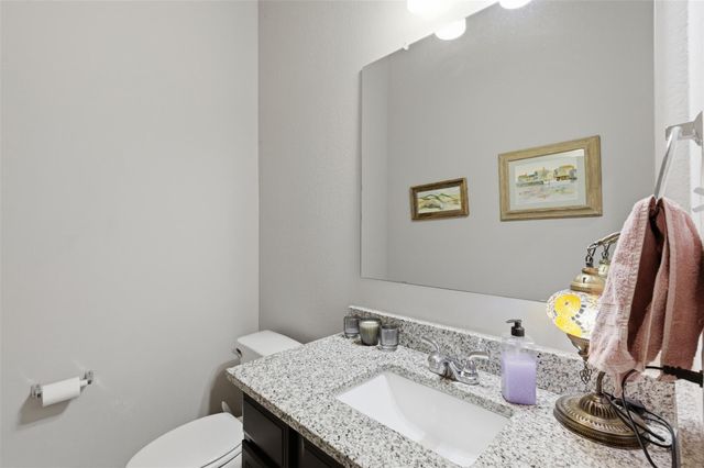 915 Farm Path, Brenham, TX 77833