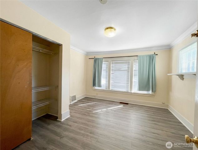 4247 7th Avenue NE, Seattle, WA 98105