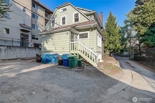 4247 7th Avenue NE, Seattle, WA 98105