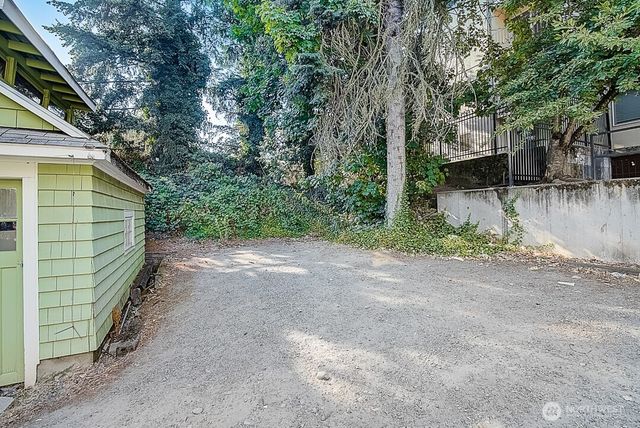 4247 7th Avenue NE, Seattle, WA 98105