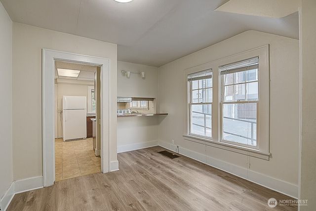 4247 7th Avenue NE, Seattle, WA 98105