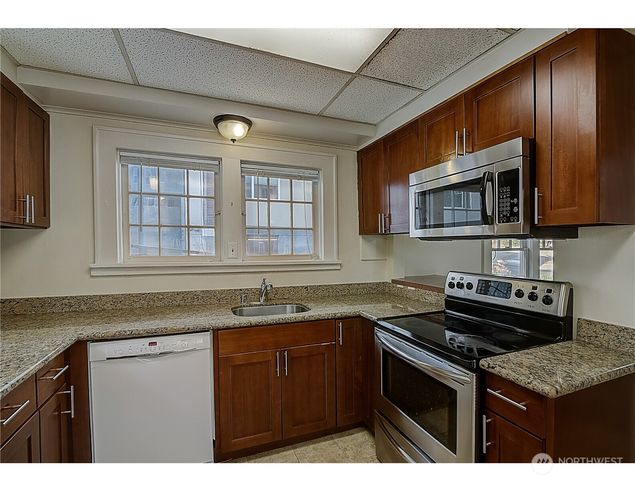 4247 7th Avenue NE, Seattle, WA 98105