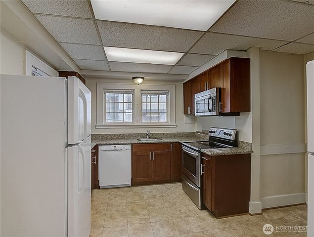 4247 7th Avenue NE, Seattle, WA 98105