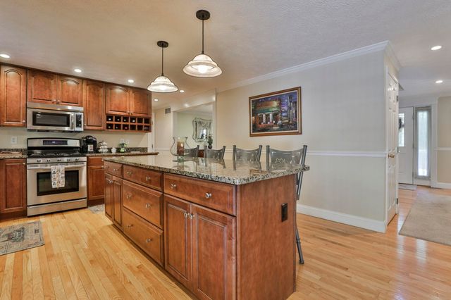 8 Joan Avenue, Hudson, NH 03051