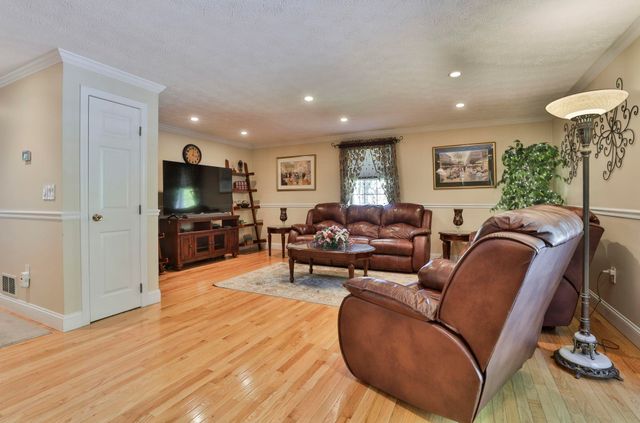 8 Joan Avenue, Hudson, NH 03051