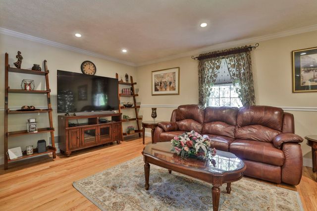 8 Joan Avenue, Hudson, NH 03051