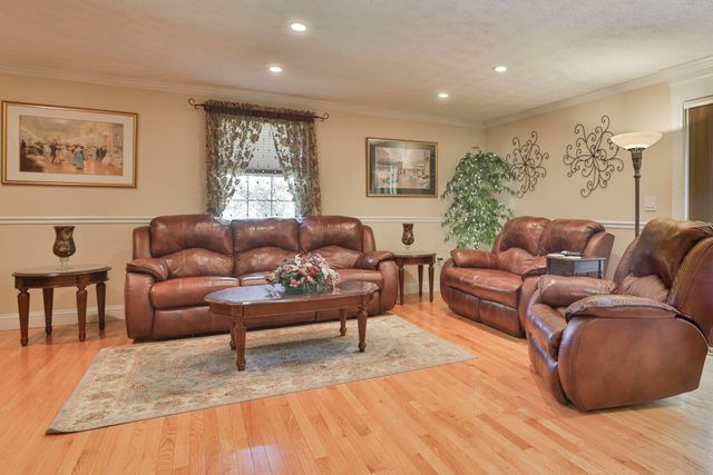 8 Joan Avenue, Hudson, NH 03051