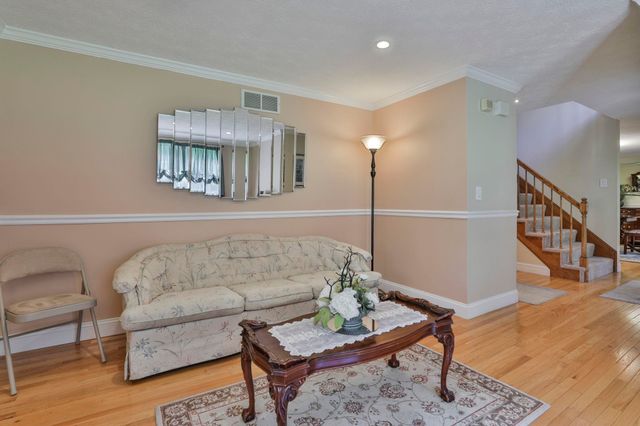 8 Joan Avenue, Hudson, NH 03051