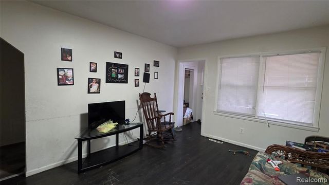 7220 Toepfer Road, Warren, MI 48091