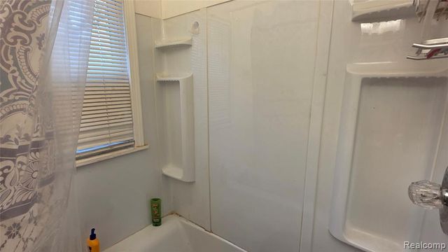 7220 Toepfer Road, Warren, MI 48091