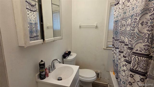 7220 Toepfer Road, Warren, MI 48091