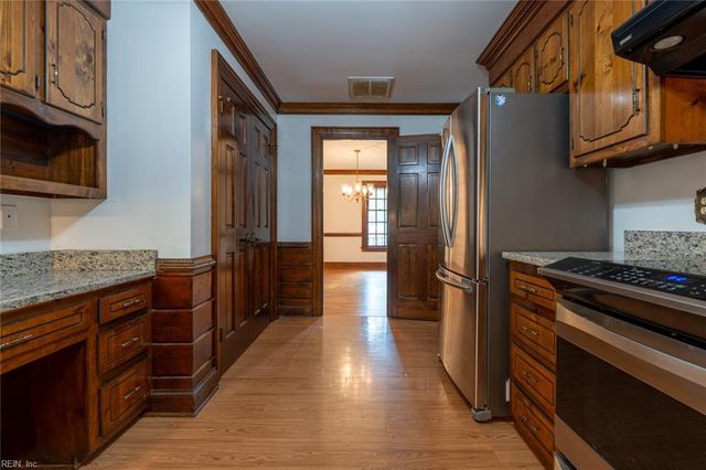 701 Pinecliffe DR, Chesapeake, VA 23322