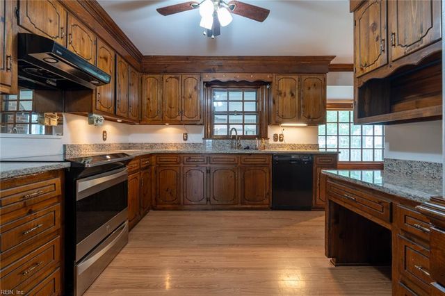 701 Pinecliffe DR, Chesapeake, VA 23322