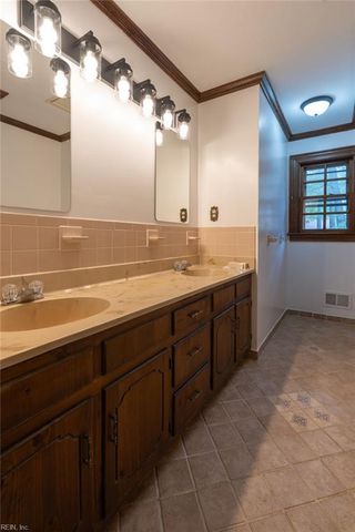 701 Pinecliffe DR, Chesapeake, VA 23322
