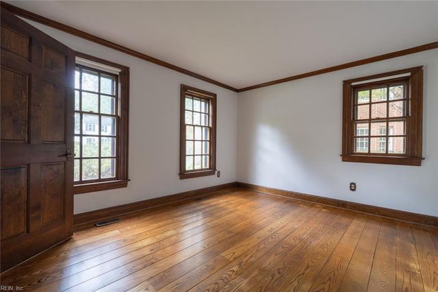 701 Pinecliffe DR, Chesapeake, VA 23322