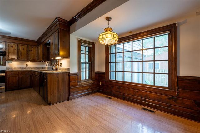 701 Pinecliffe DR, Chesapeake, VA 23322