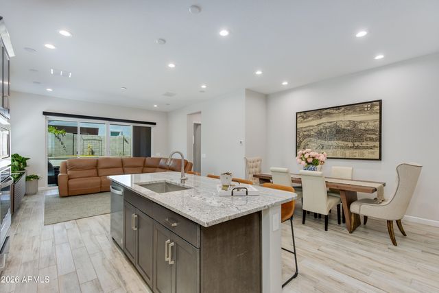 5126 E VILLAGE Drive, Scottsdale, AZ 85254