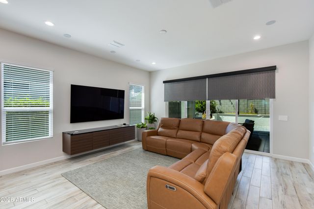 5126 E VILLAGE Drive, Scottsdale, AZ 85254