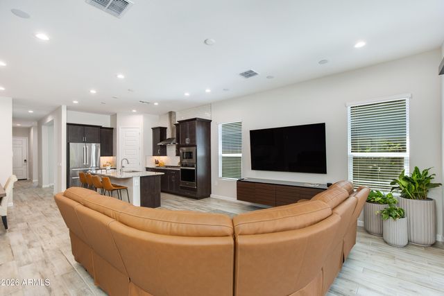 5126 E VILLAGE Drive, Scottsdale, AZ 85254