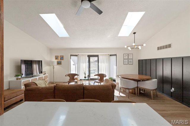 10 Oxford Drive, Washington, MO 63090