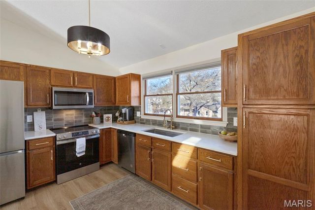 10 Oxford Drive, Washington, MO 63090