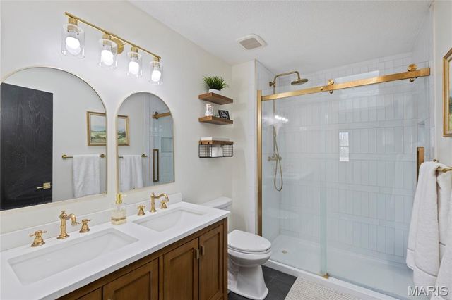 10 Oxford Drive, Washington, MO 63090