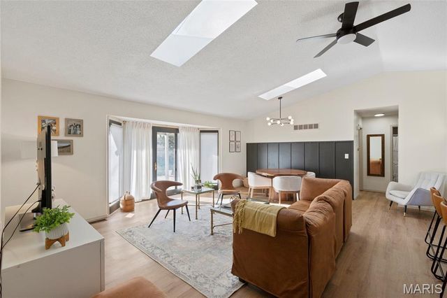 10 Oxford Drive, Washington, MO 63090