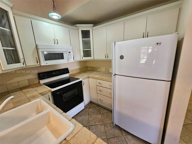 7749 SW 100th St 33, Miami, FL 33156