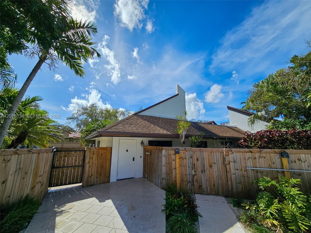 7749 SW 100th St 33, Miami, FL 33156