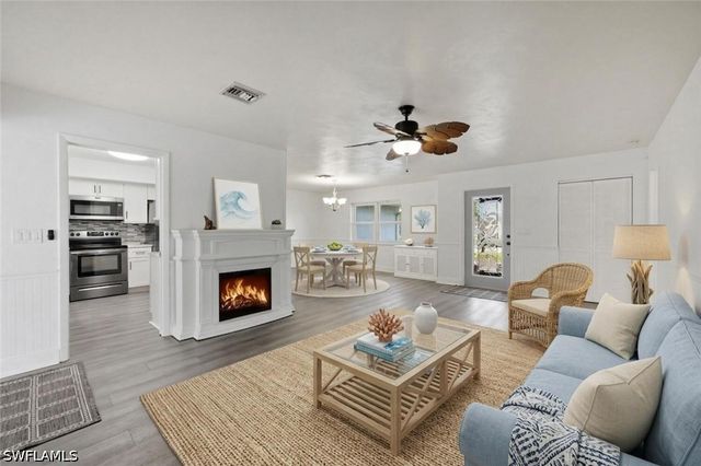 156 Marseille DR, Naples, FL 34112