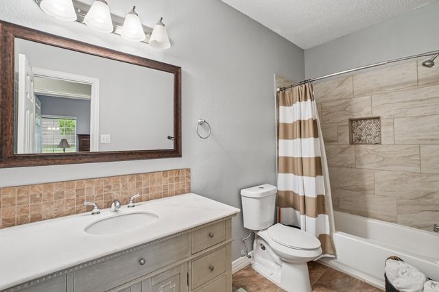 1252 Orchard Lane, Ennis, TX 75119