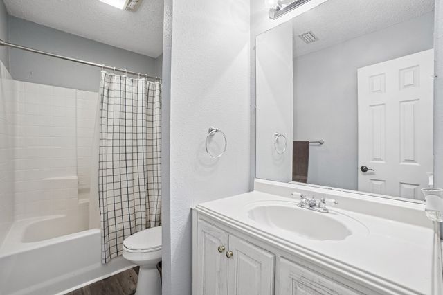 1252 Orchard Lane, Ennis, TX 75119