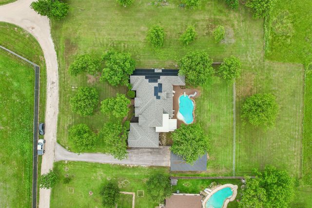 1252 Orchard Lane, Ennis, TX 75119