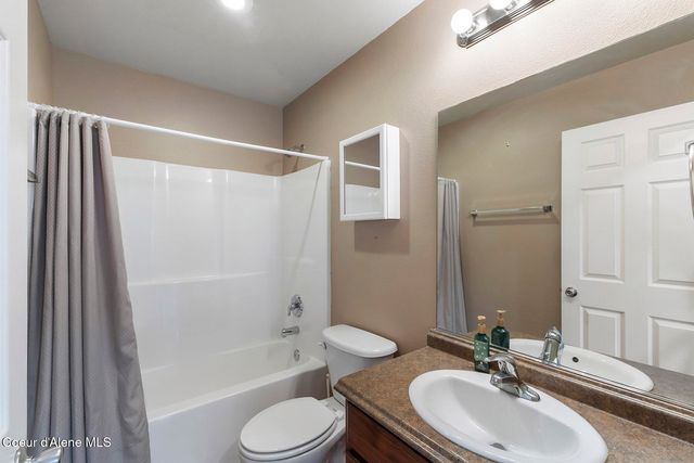 372 Glidden Ave, Priest River, ID 83856