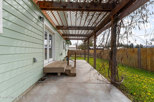 372 Glidden Ave, Priest River, ID 83856