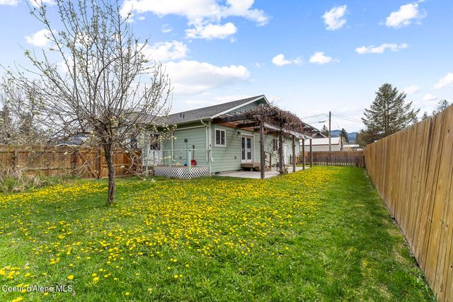 372 Glidden Ave, Priest River, ID 83856