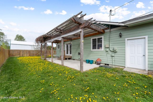 372 Glidden Ave, Priest River, ID 83856