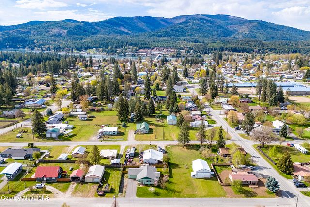 372 Glidden Ave, Priest River, ID 83856