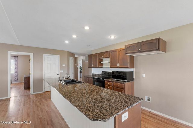 372 Glidden Ave, Priest River, ID 83856