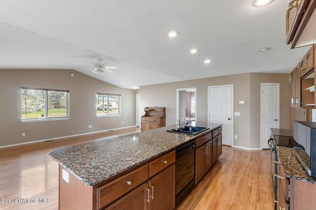372 Glidden Ave, Priest River, ID 83856