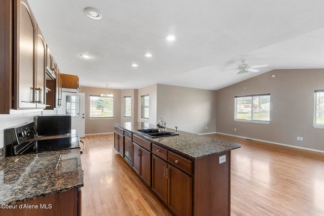 372 Glidden Ave, Priest River, ID 83856