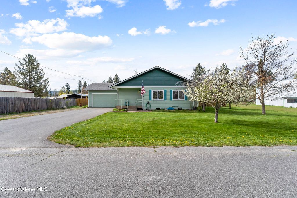 372 Glidden Ave, Priest River, ID 83856