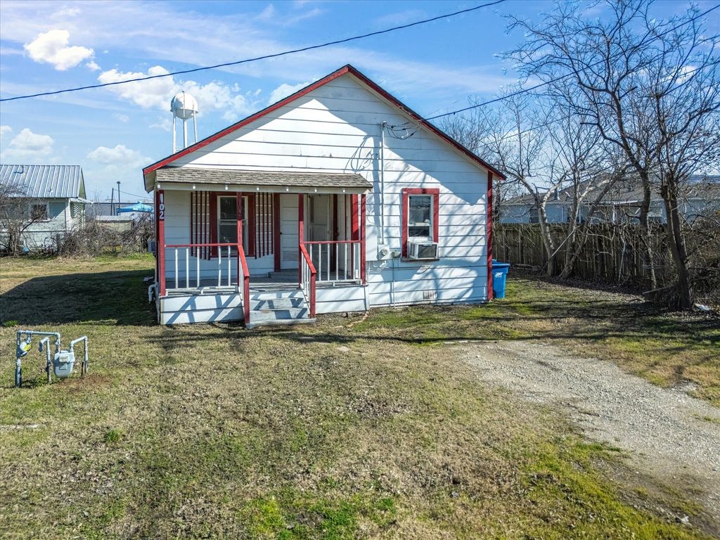 102 S Kerr Street, Blooming Grove, TX 76626