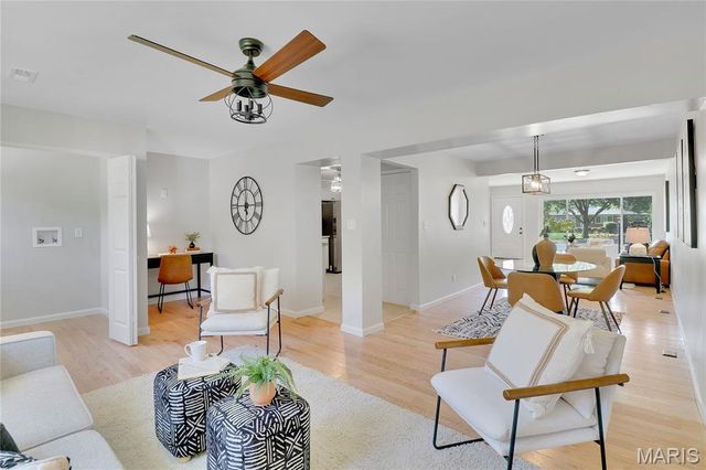 1592 Mendell Drive, University City, MO 63130