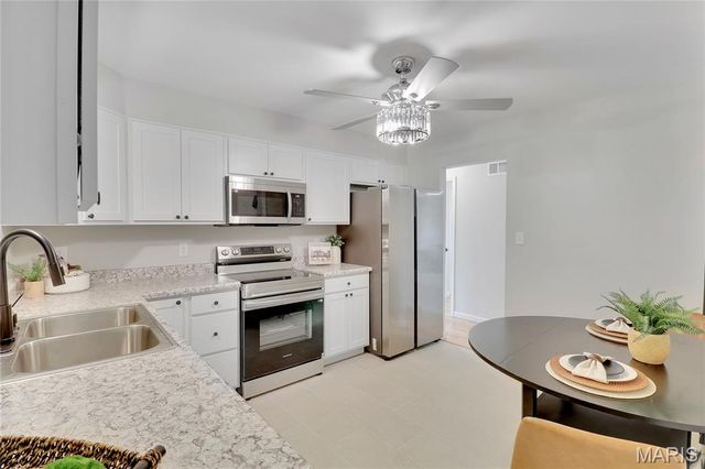 1592 Mendell Drive, University City, MO 63130