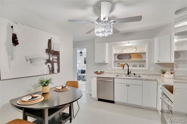 1592 Mendell Drive, University City, MO 63130
