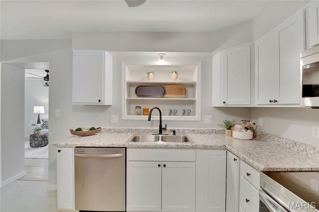 1592 Mendell Drive, University City, MO 63130